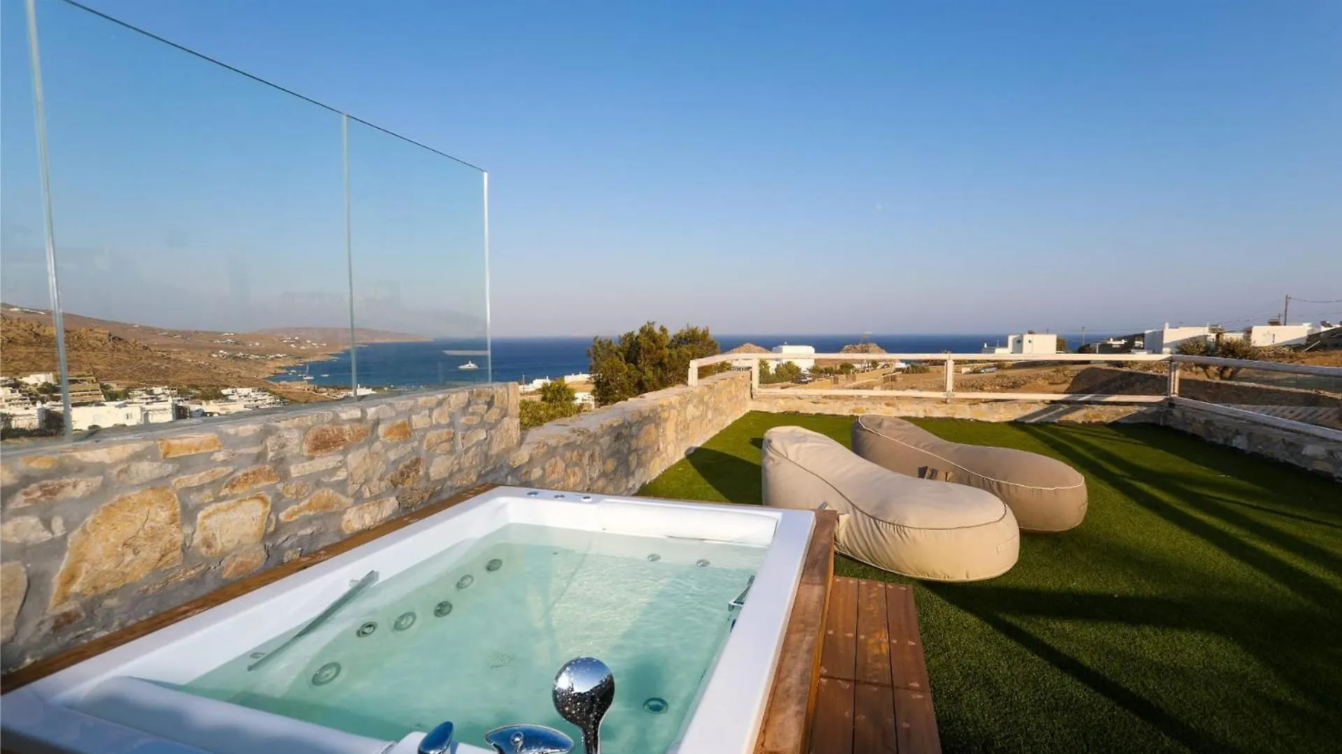 Sophisticated Mykonos Apartment Apartment Amorino Terrace With Private Hot Tub Outdoor Dining Area Kalafáti