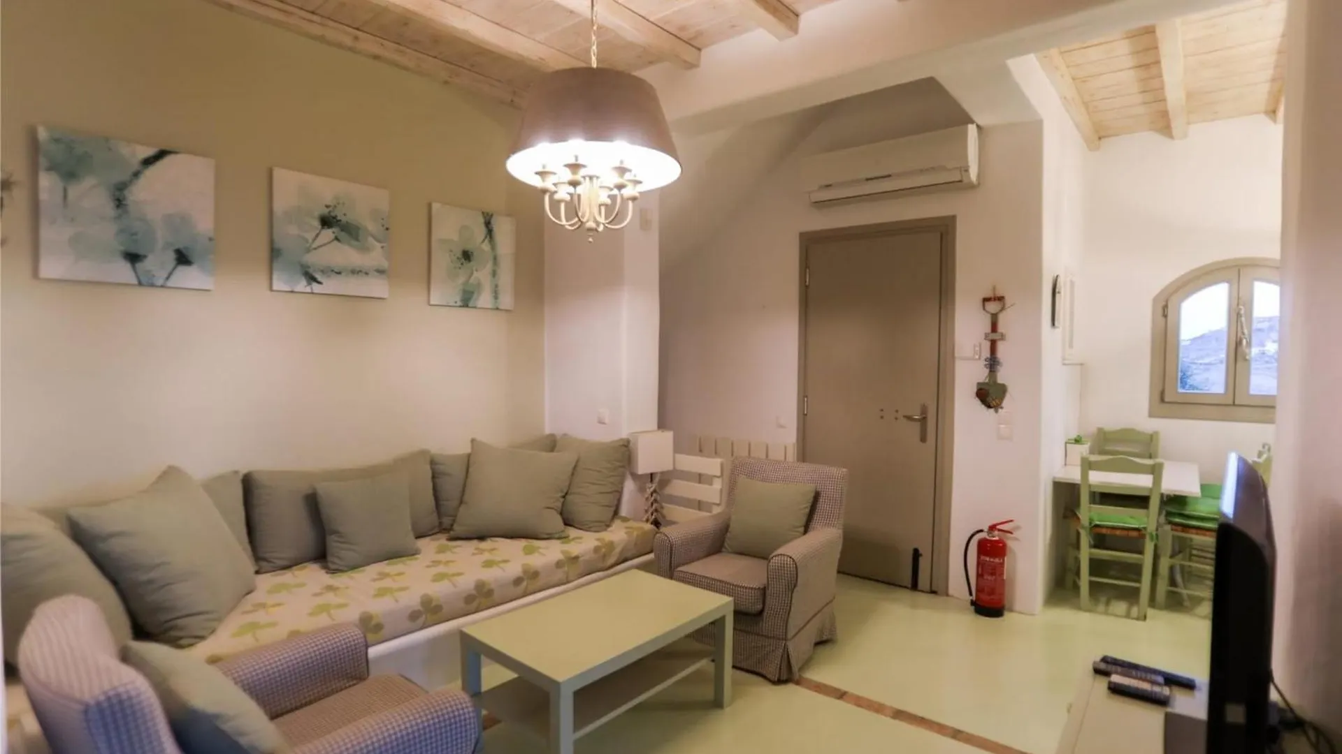 Sophisticated Mykonos Apartment Apartment Amorino Terrace With Private Hot Tub Outdoor Dining Area Kalafáti Görögország