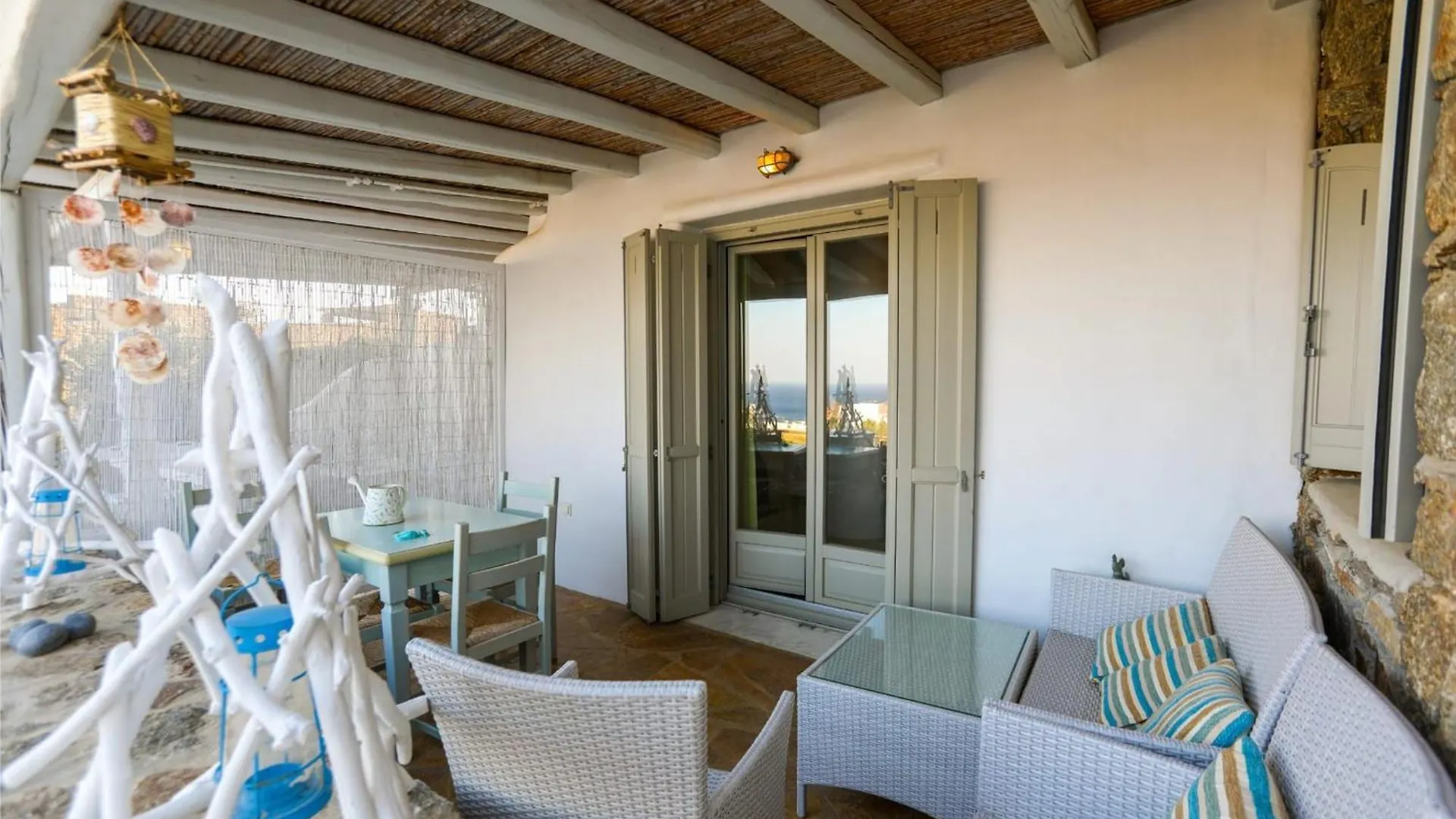 Sophisticated Mykonos Apartment Apartment Amorino Terrace With Private Hot Tub Outdoor Dining Area Kalafáti